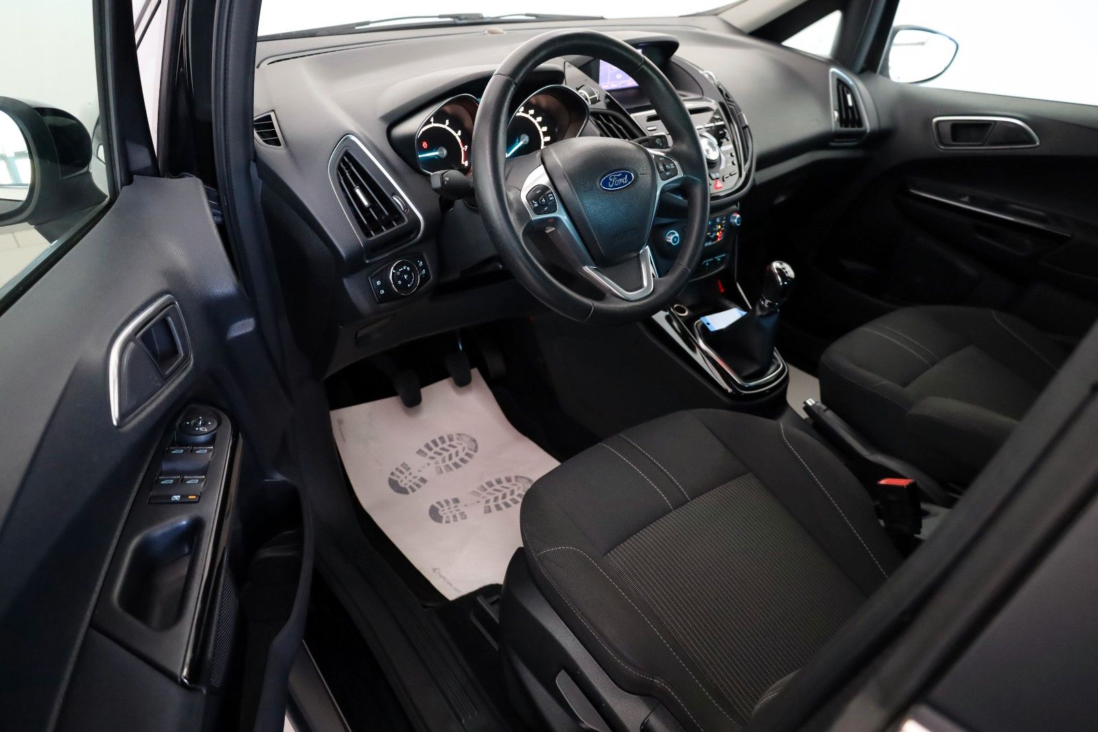 Fahrzeugabbildung Ford B-MAX Titanium Navi,SH,PDC,AHK,Allwetterreifen