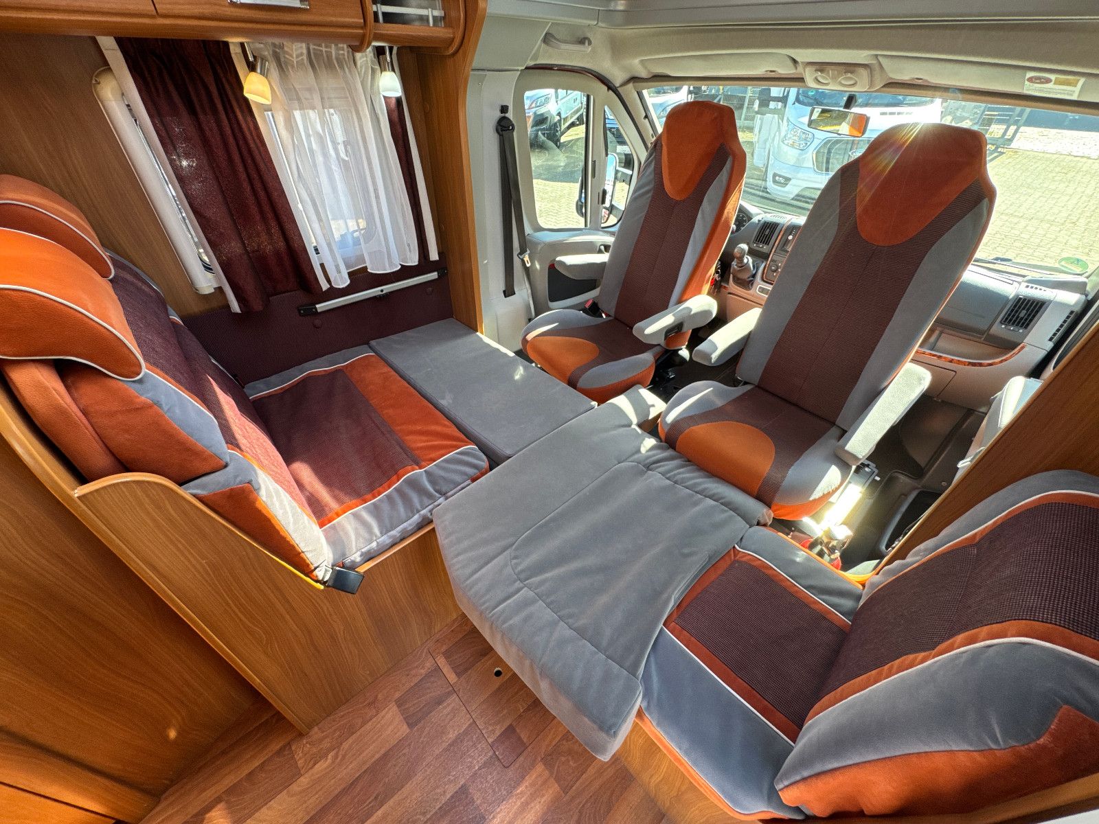 Fahrzeugabbildung Dethleffs GLOBEBUS T 004 FIAT KAMERA SAT TV LUFTFEDERUNG