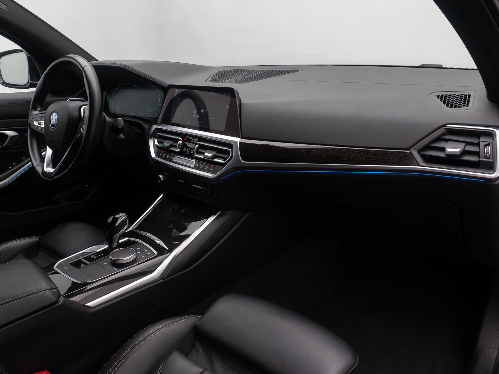 Fahrzeugabbildung BMW 330e Luxury Line Laser DAB 360°HUD Leder Komfort