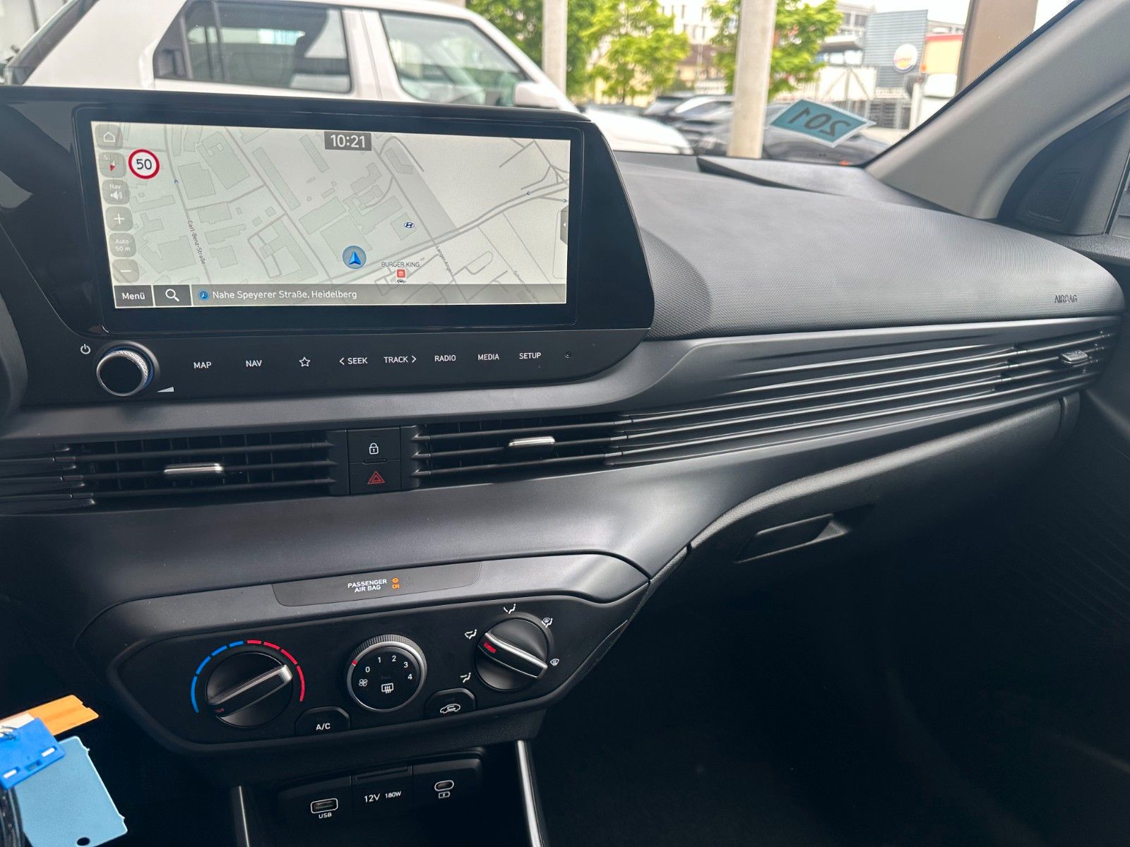 Fahrzeugabbildung Hyundai i20 Select 100PS Navi/PDC/kamera!