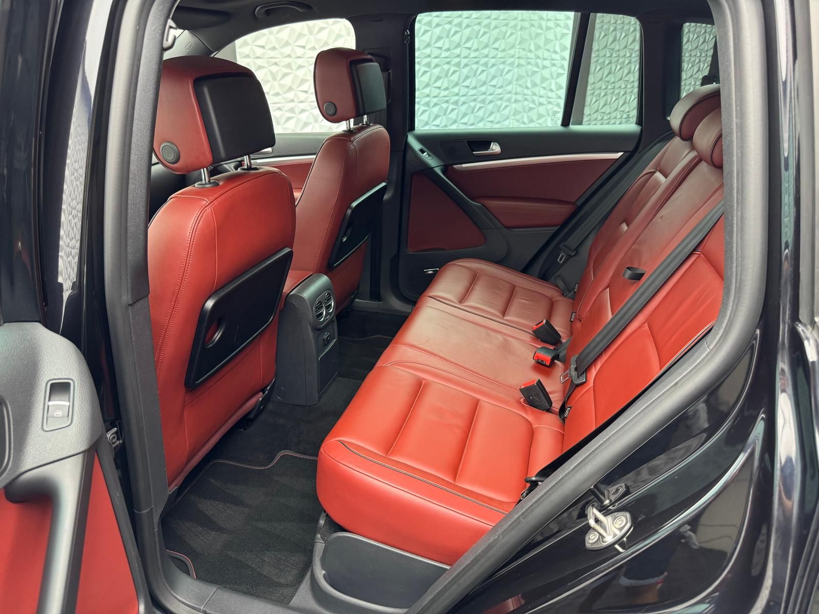 Fahrzeugabbildung Volkswagen TIGUAN 2.0 TDI R-LINE/4MOTION/STHZ/AHK/PANO/DYNA