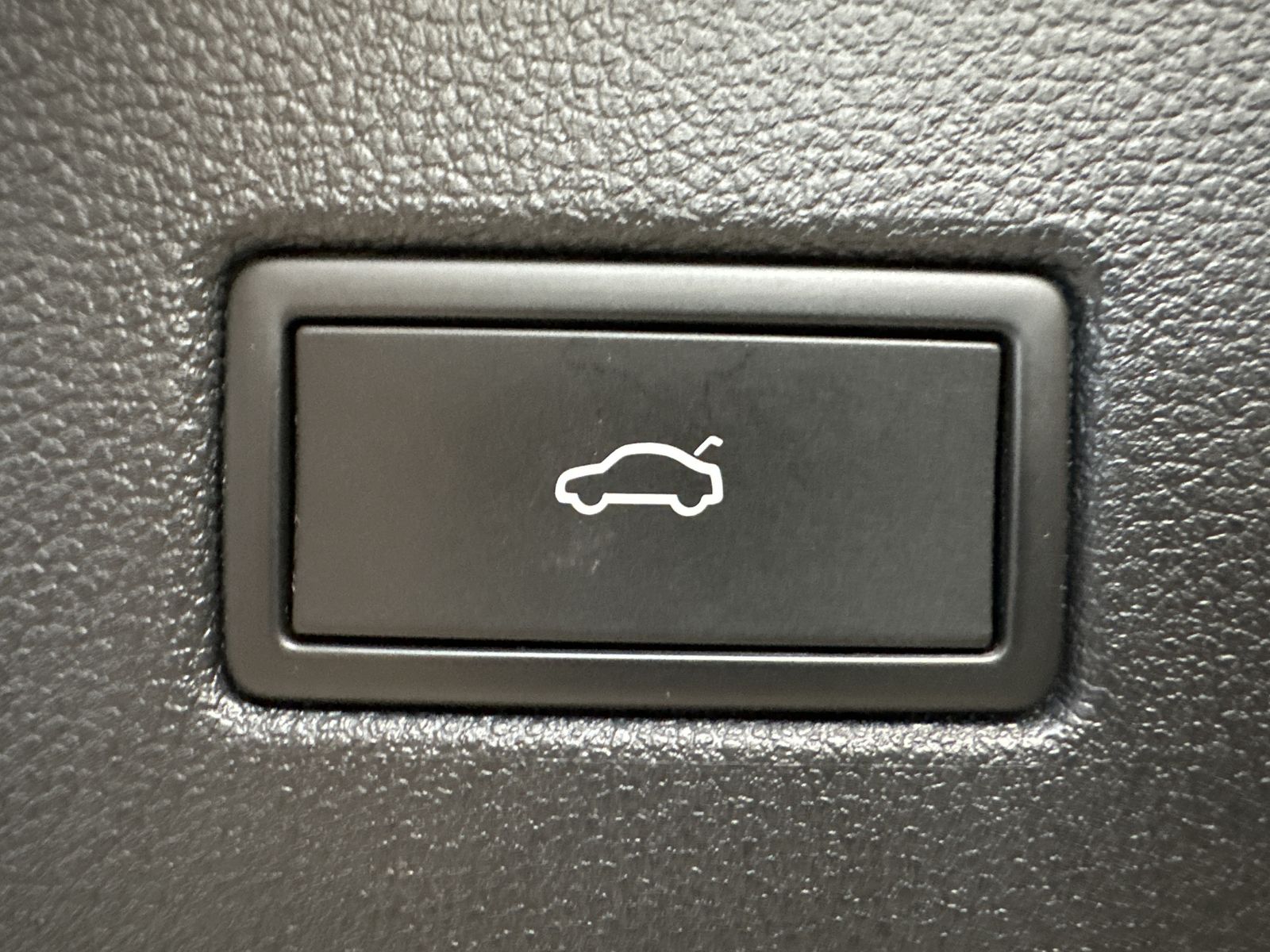 Fahrzeugabbildung Volkswagen T-Roc 2.0 TDI 4M DSG Sport NAV+LED+ACC+VCOCK+1HD