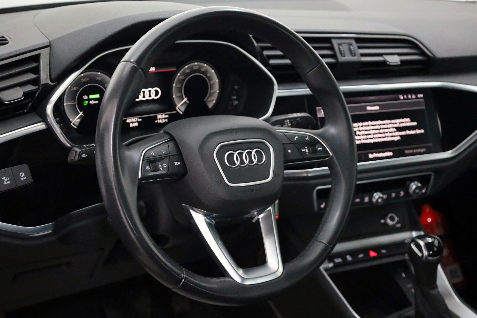 Fahrzeugabbildung Audi Q3 Sportback 45 TFSI e,Leder,Navi,LED,SH,Kamera