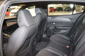 Fotografie des Peugeot 408 Hybrid 225 e-EAT8 GT
