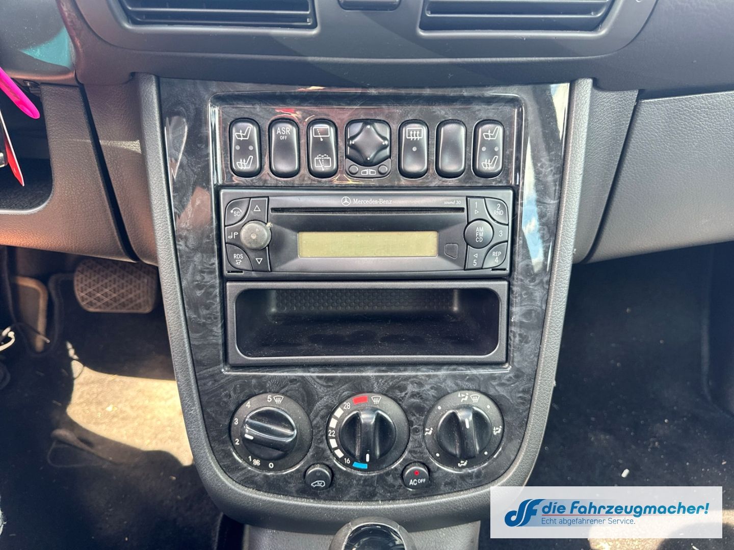 Fahrzeugabbildung Mercedes-Benz Vaneo Compact Van El. Panodach Leder *EXPORT