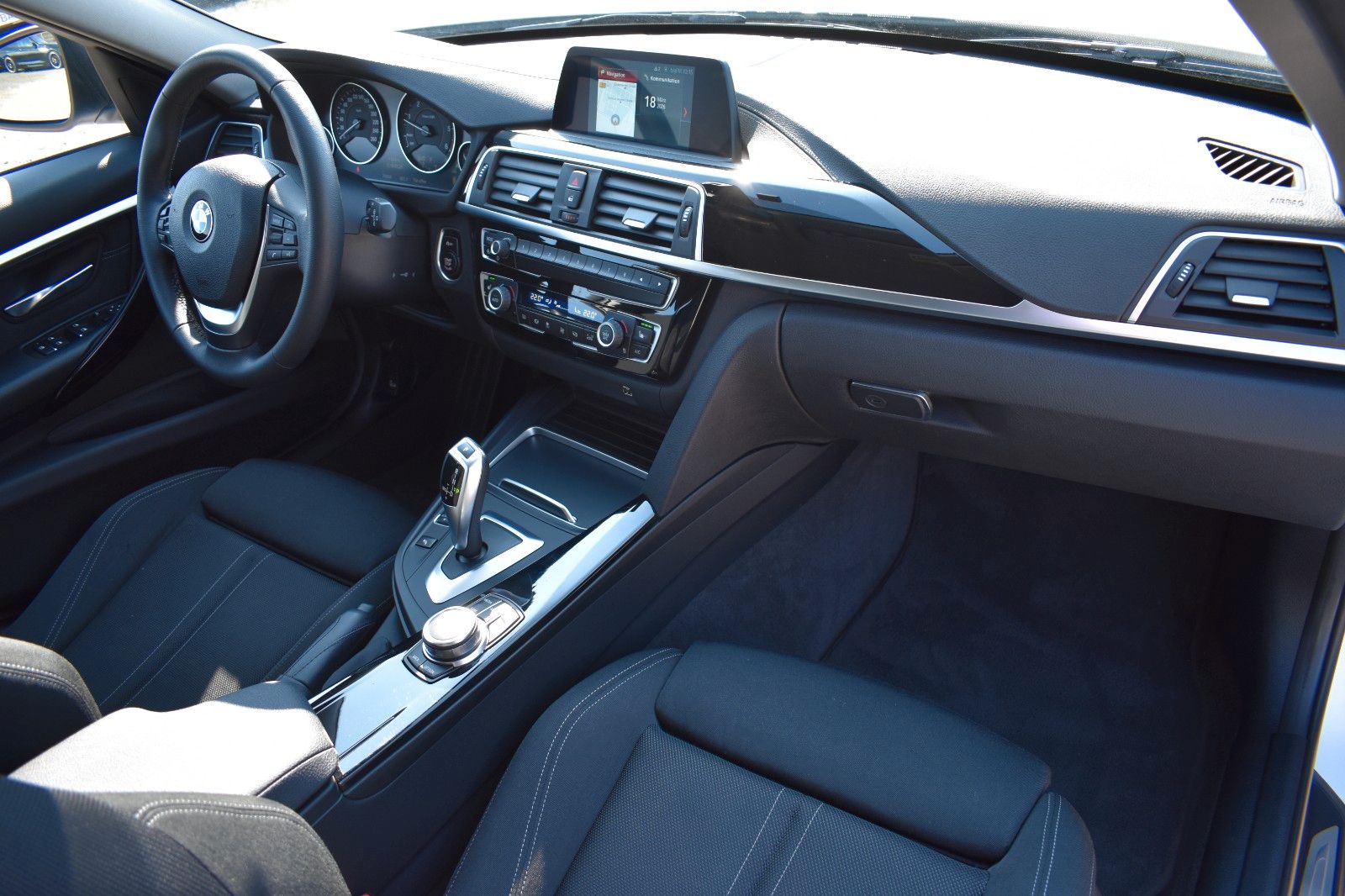 Fahrzeugabbildung BMW 320 d Touring Sport Line Automatik AHK