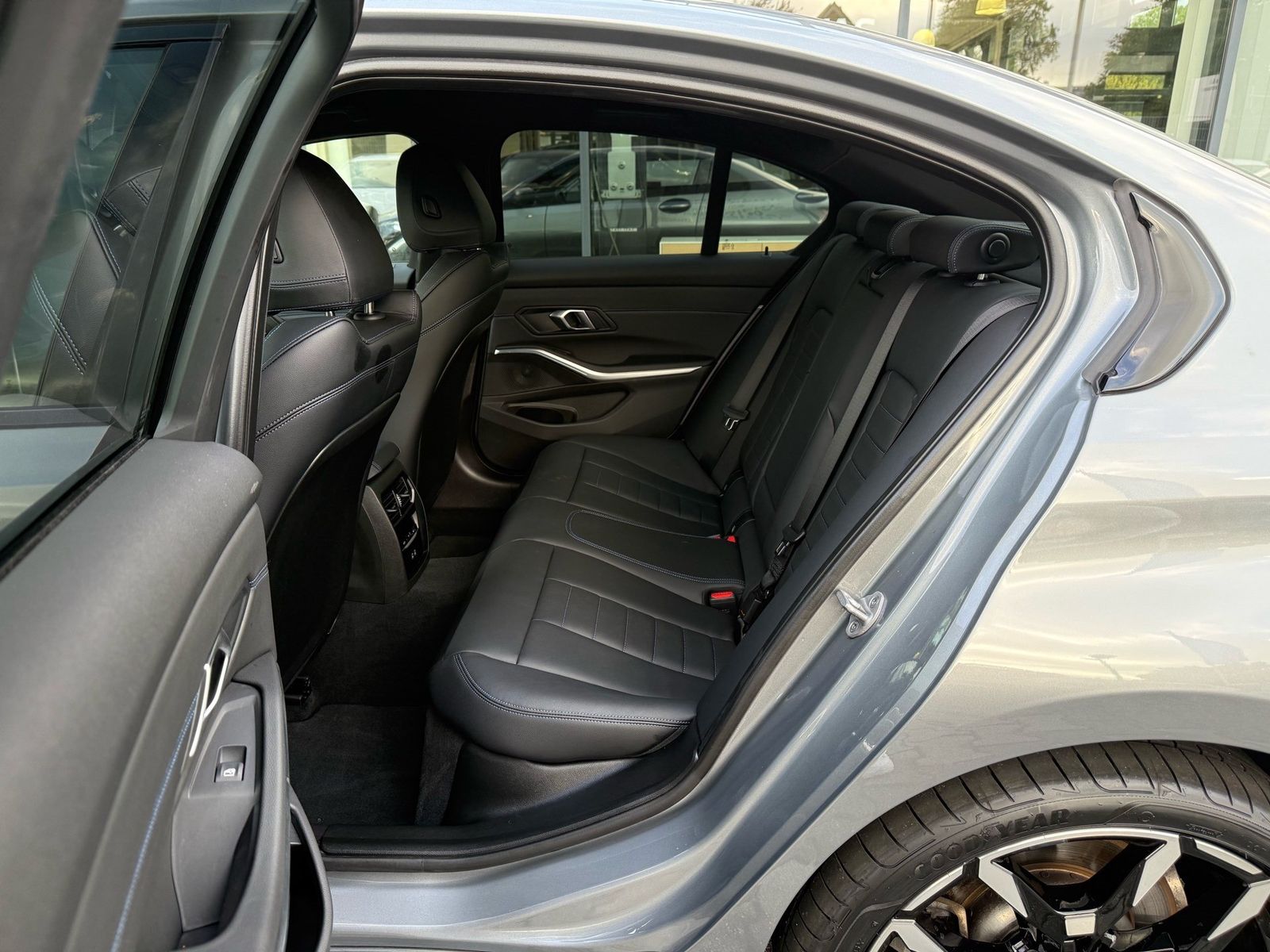 BMW 330 - Bild 18