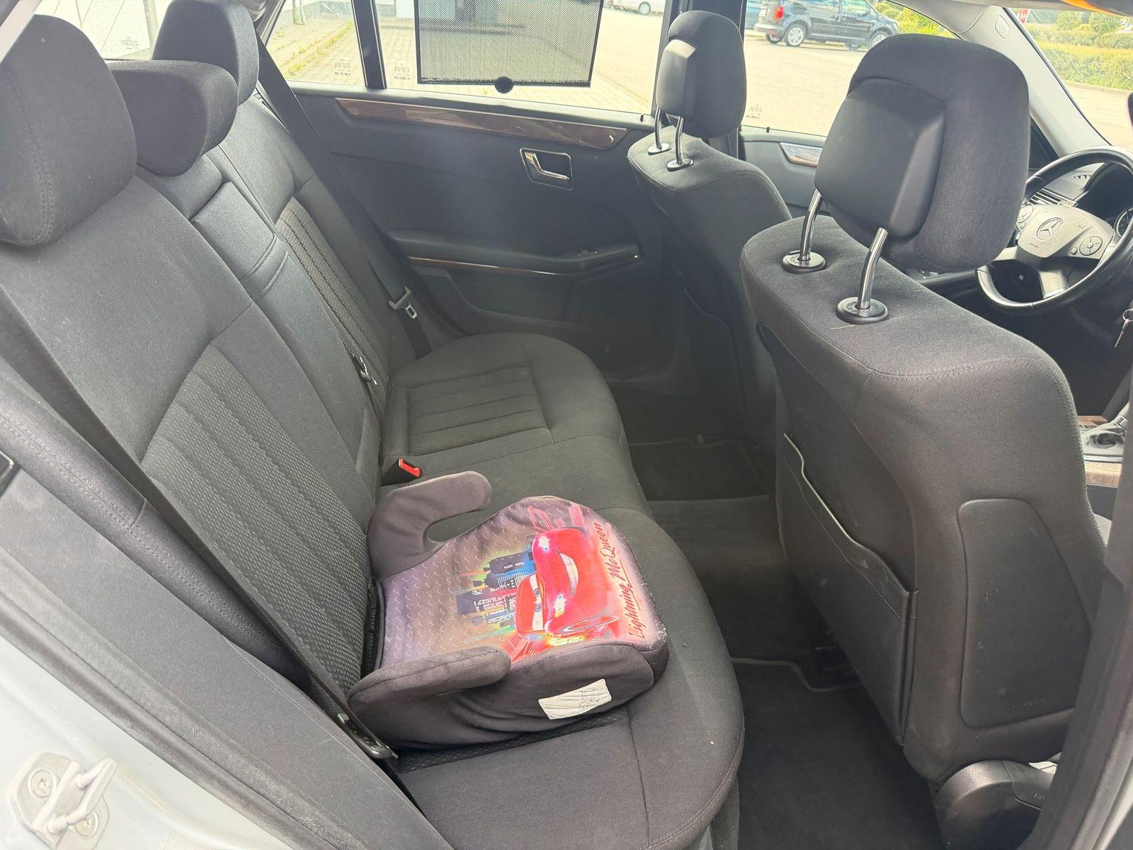 Mercedes-Benz E220 2011 — photo 12