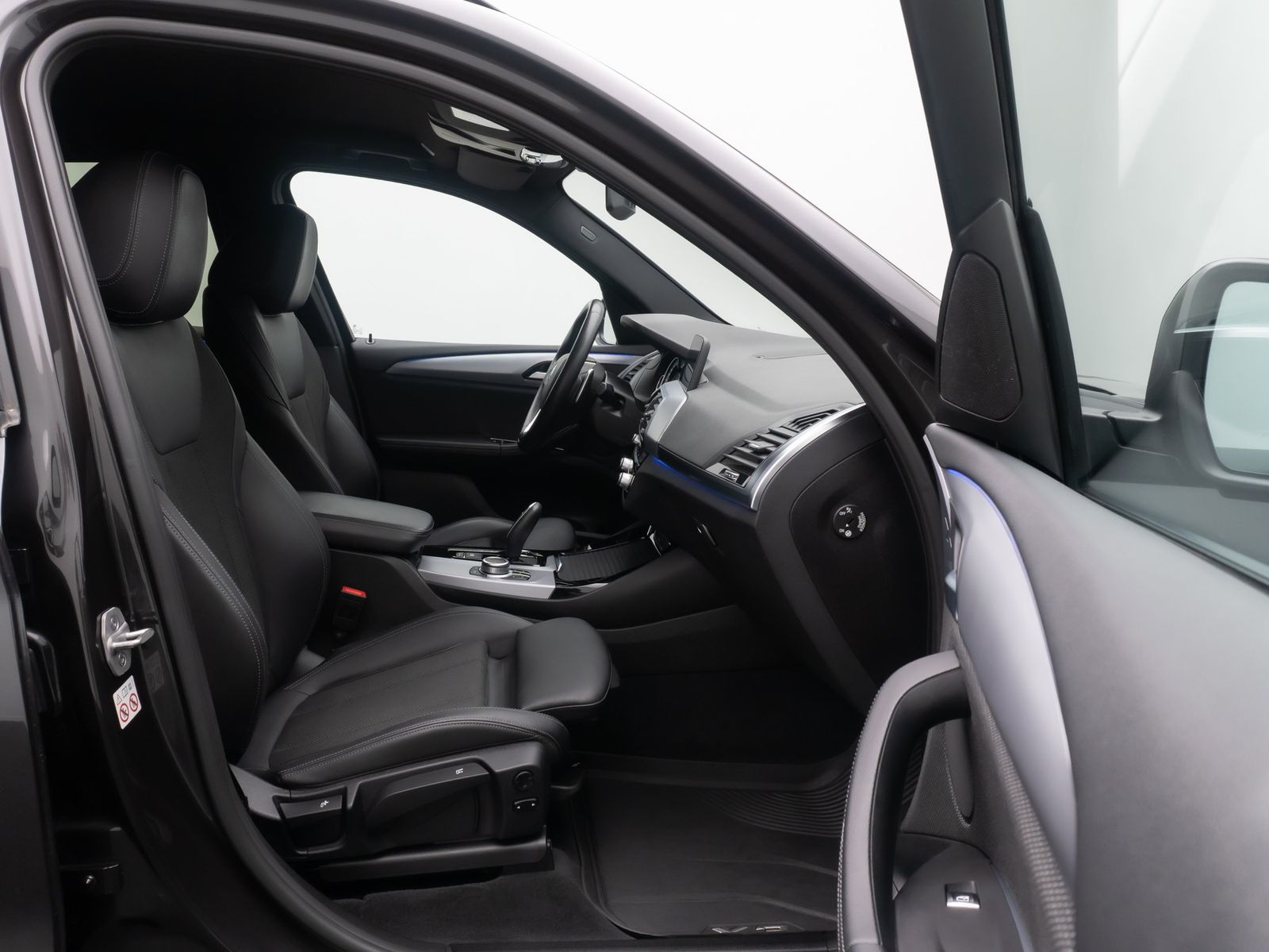 Fahrzeugabbildung BMW X3 xD20d Kamera HUD HiFi AHK Komfort Sport 19"
