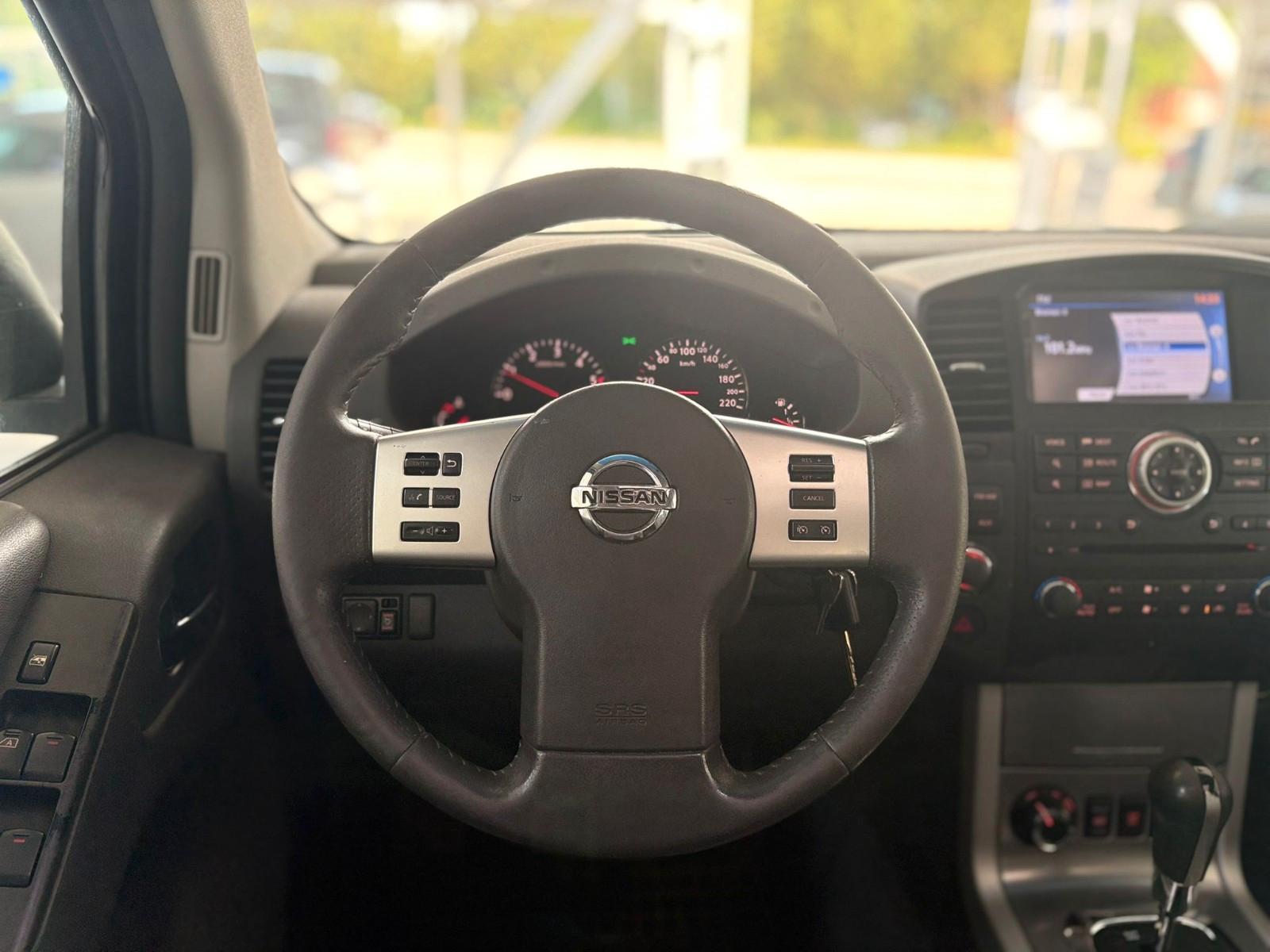Nissan Navara Double cabine 3.0 231ch - Attelage - Régulateur - Ecran tactile - Sièges chauffants