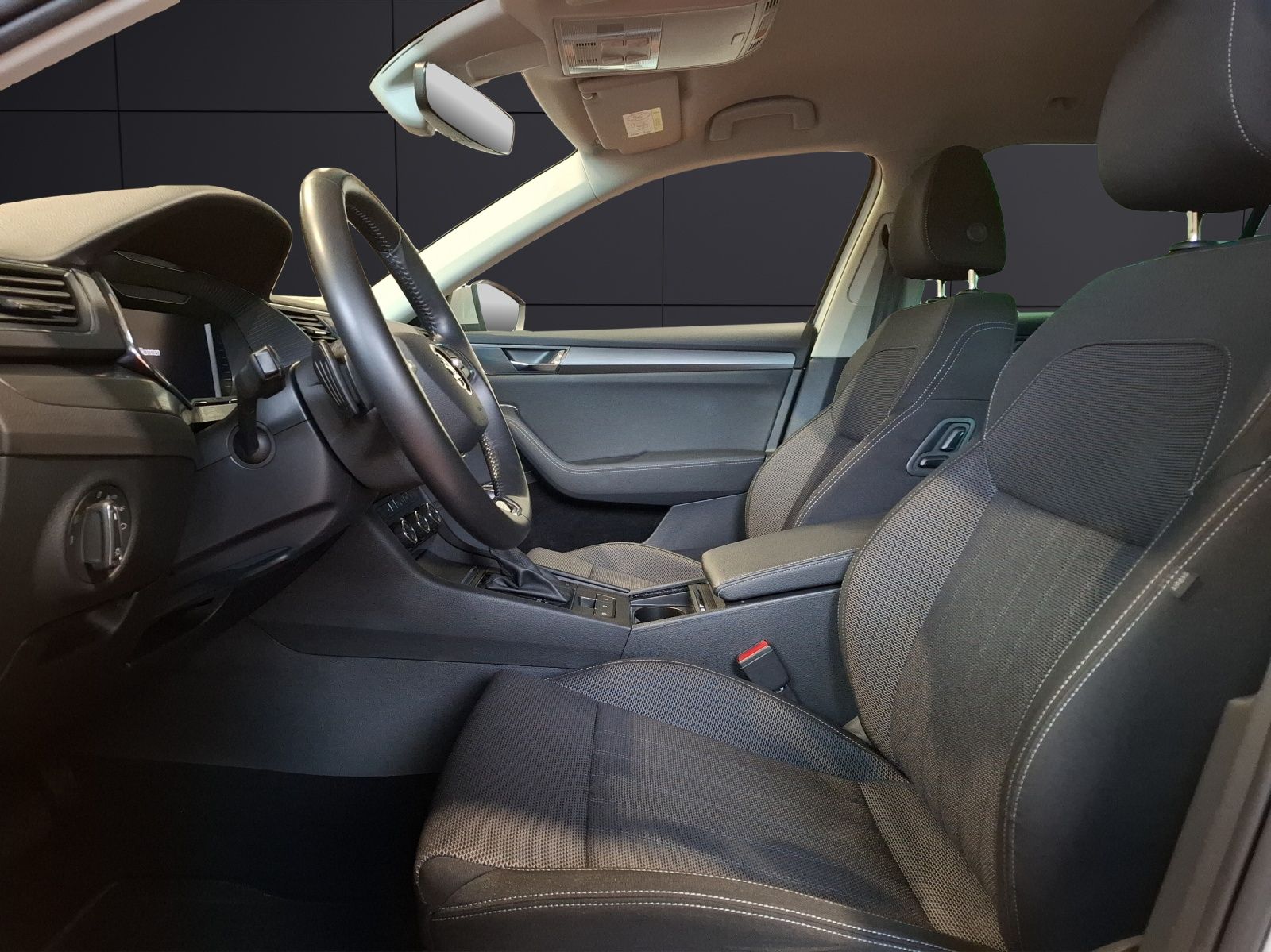 Fahrzeugabbildung SKODA Superb Combi TSI Style DSG Matrix AHK Navi AID b