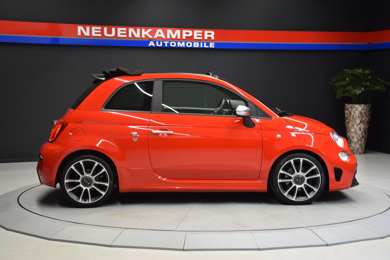 Fahrzeugabbildung Abarth 595 C Turismo Facelift Leder beats PDC UConnect