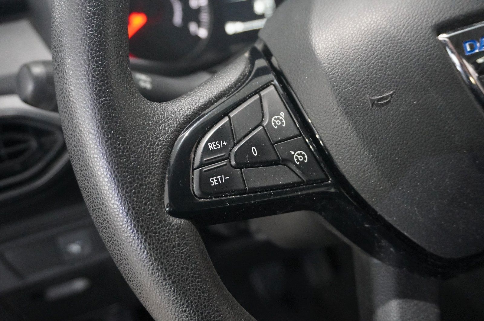 Fahrzeugabbildung Dacia Sandero III 1.0 TCE COMFORT LED/DAB/SHZ/TEMP/AHK