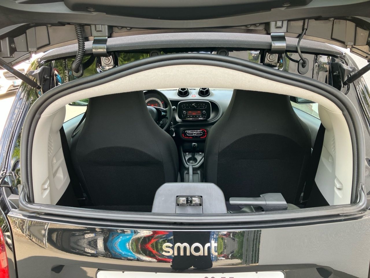 Fahrzeugabbildung Smart smart EQ fortwo 22KW+SITZHEIZ+KLIMAAUTO+DAB+USB