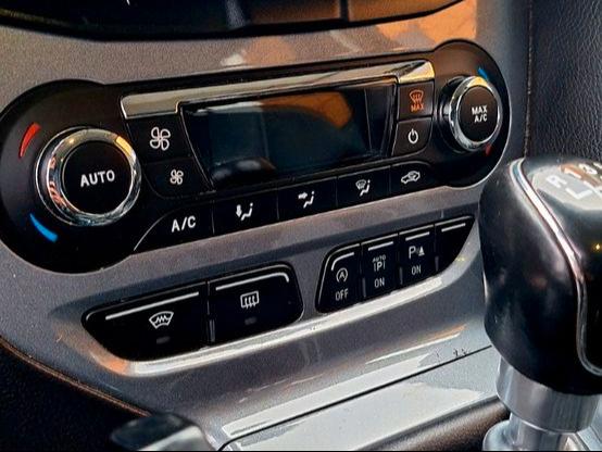 Ford Focus 2014 — photo 16