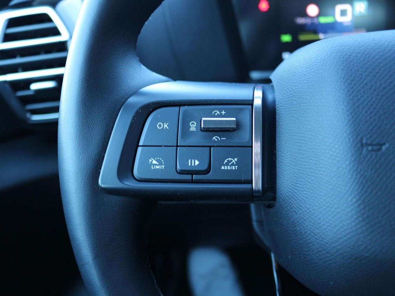 Fahrzeugabbildung Citroën ë-C4 FEEL 136