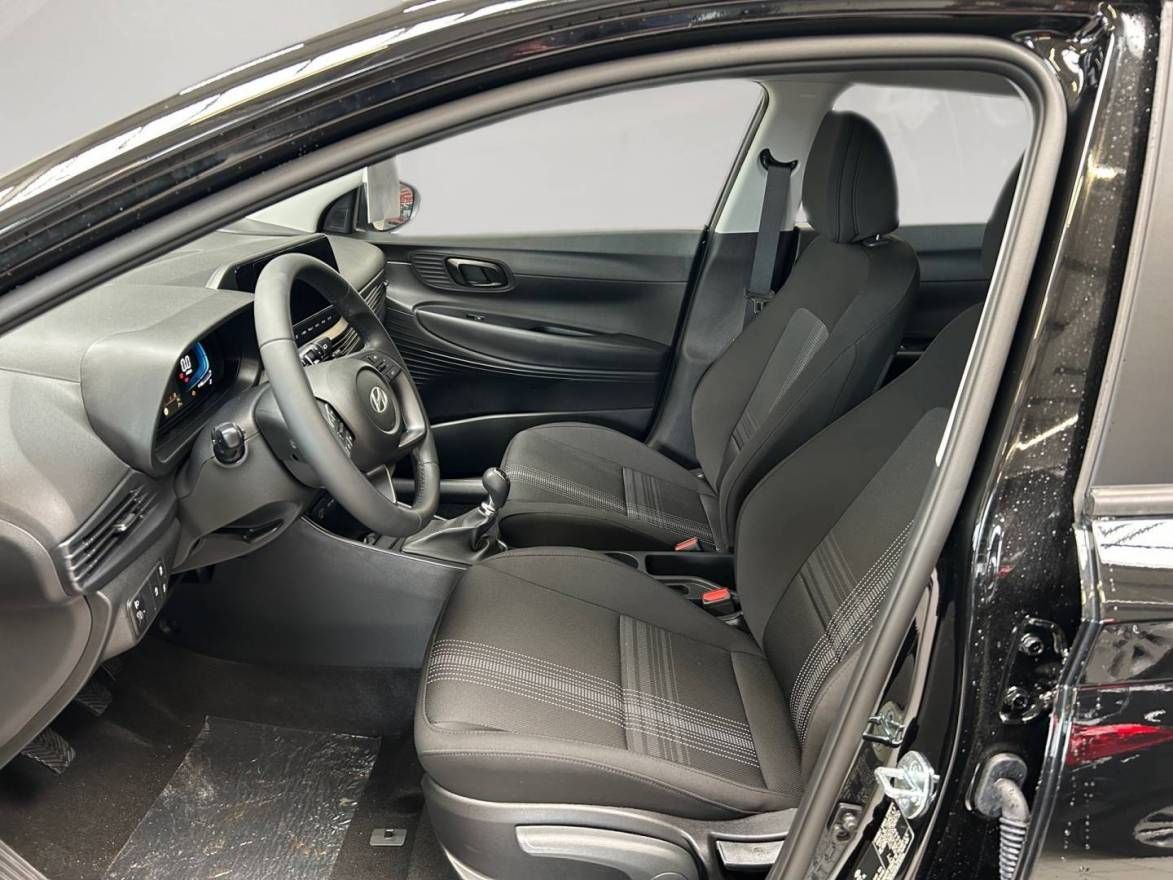 Fahrzeugabbildung Hyundai i20 Select Funktionspaket PDC Navi Rückfahrkamer