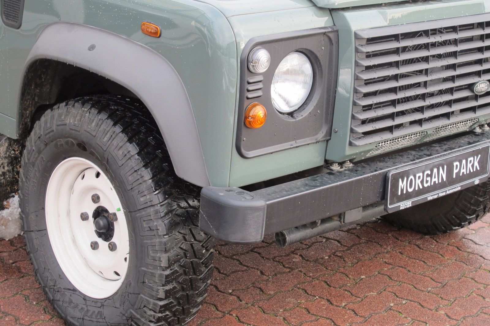 Fahrzeugabbildung Land Rover Defender 90 E Station Wagon
