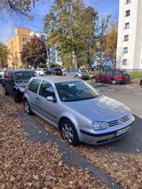 Volkswagen Golf 2.0 mit CarPlay TÜV 08/27 - Volkswagen Golf aus 2001: 2.0