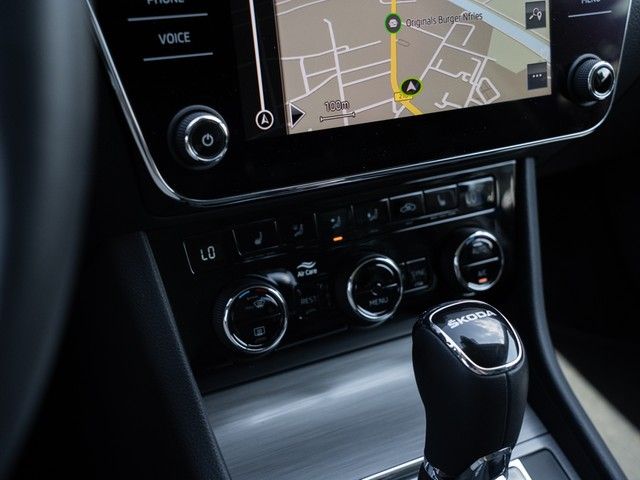 Superb Combi 2.0 TDI Style DSG AHK+MATRIX+RFK+AC