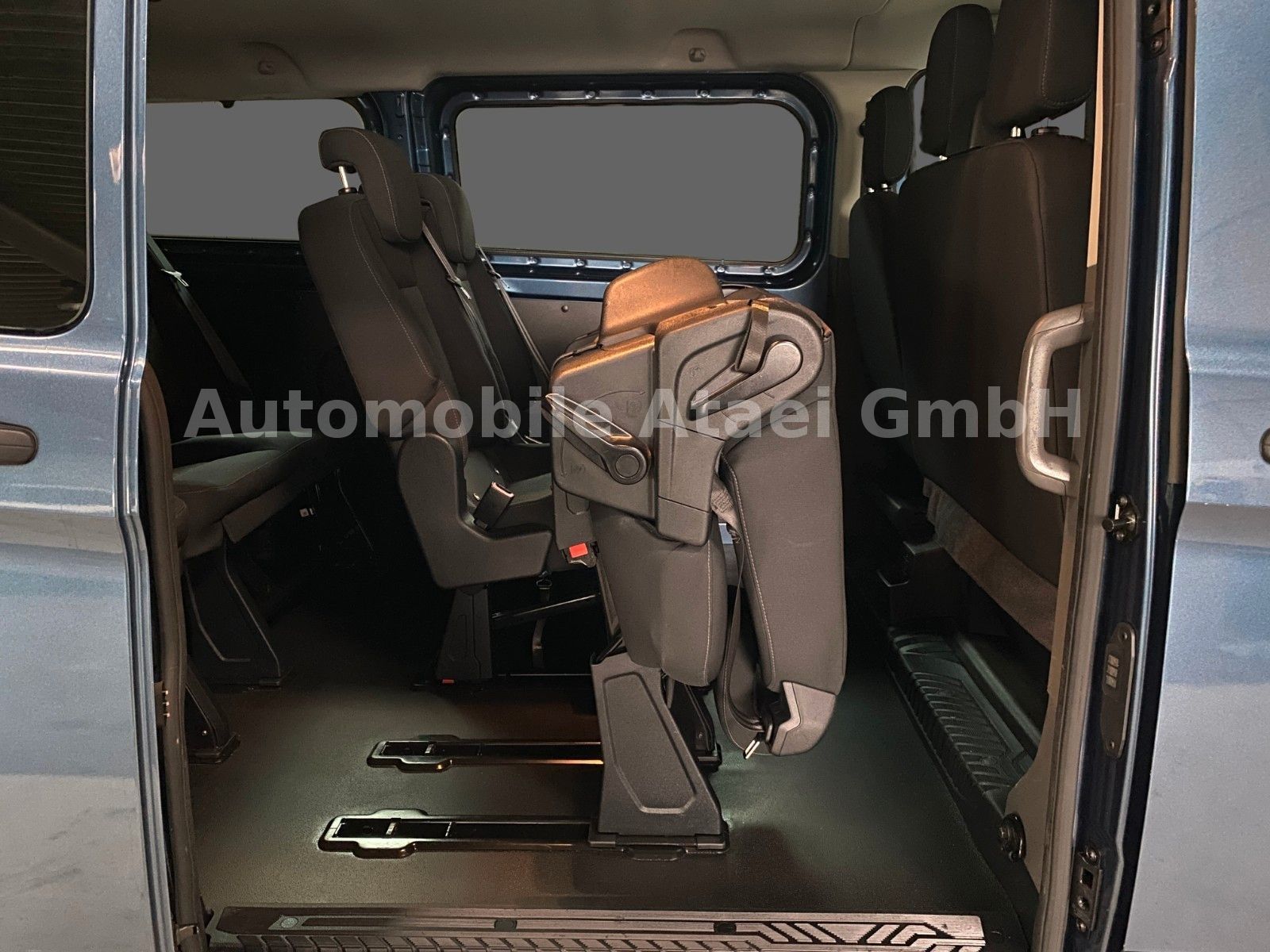 Fahrzeugabbildung Ford Transit Custom 340 L2H1 *9-Sitzer* NAVI (2794)