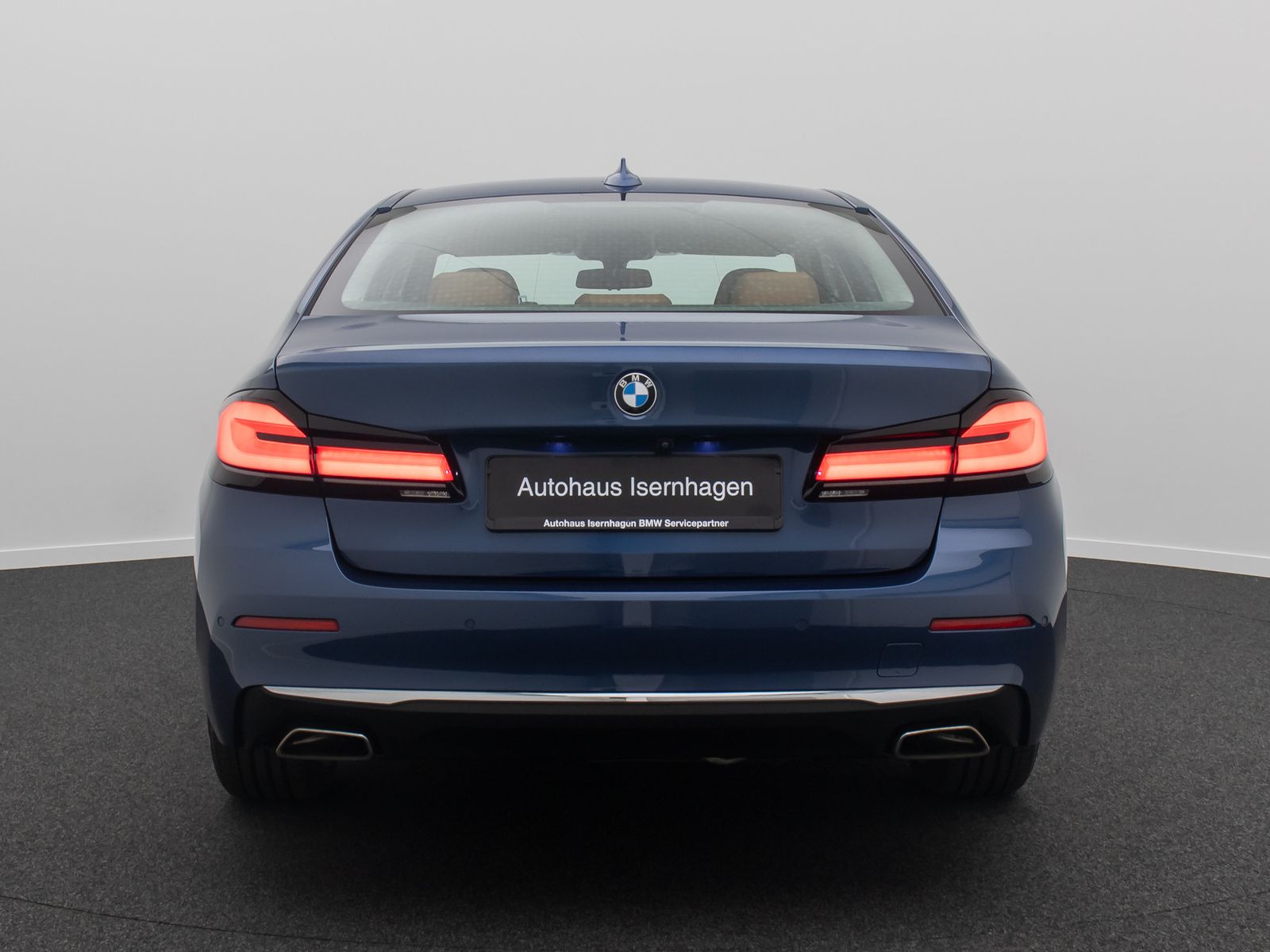 Fahrzeugabbildung BMW 530d xD LuxuryLine H/K DAB Komfort Alarm AHK ACC