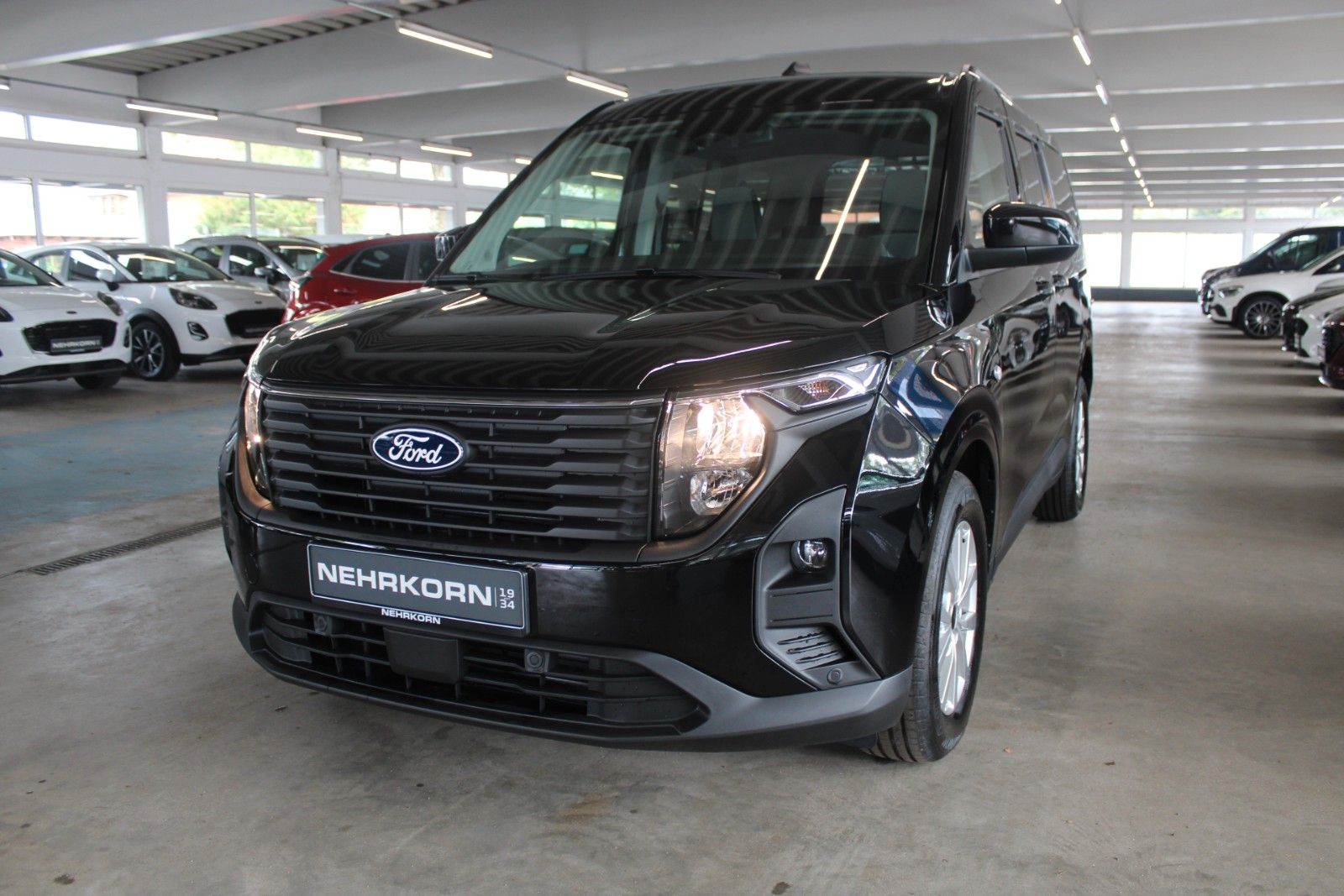 Fahrzeugabbildung Ford Tourneo Courier Titanium Winter + FahrerAssPaket
