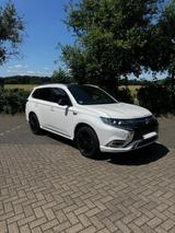 Mitsubishi Plug-in Hybrid Outlander 2.4 MIVEC PLUG-IN H... - Mitsubishi Plug-in Hybrid Outlander: Privatanbieter