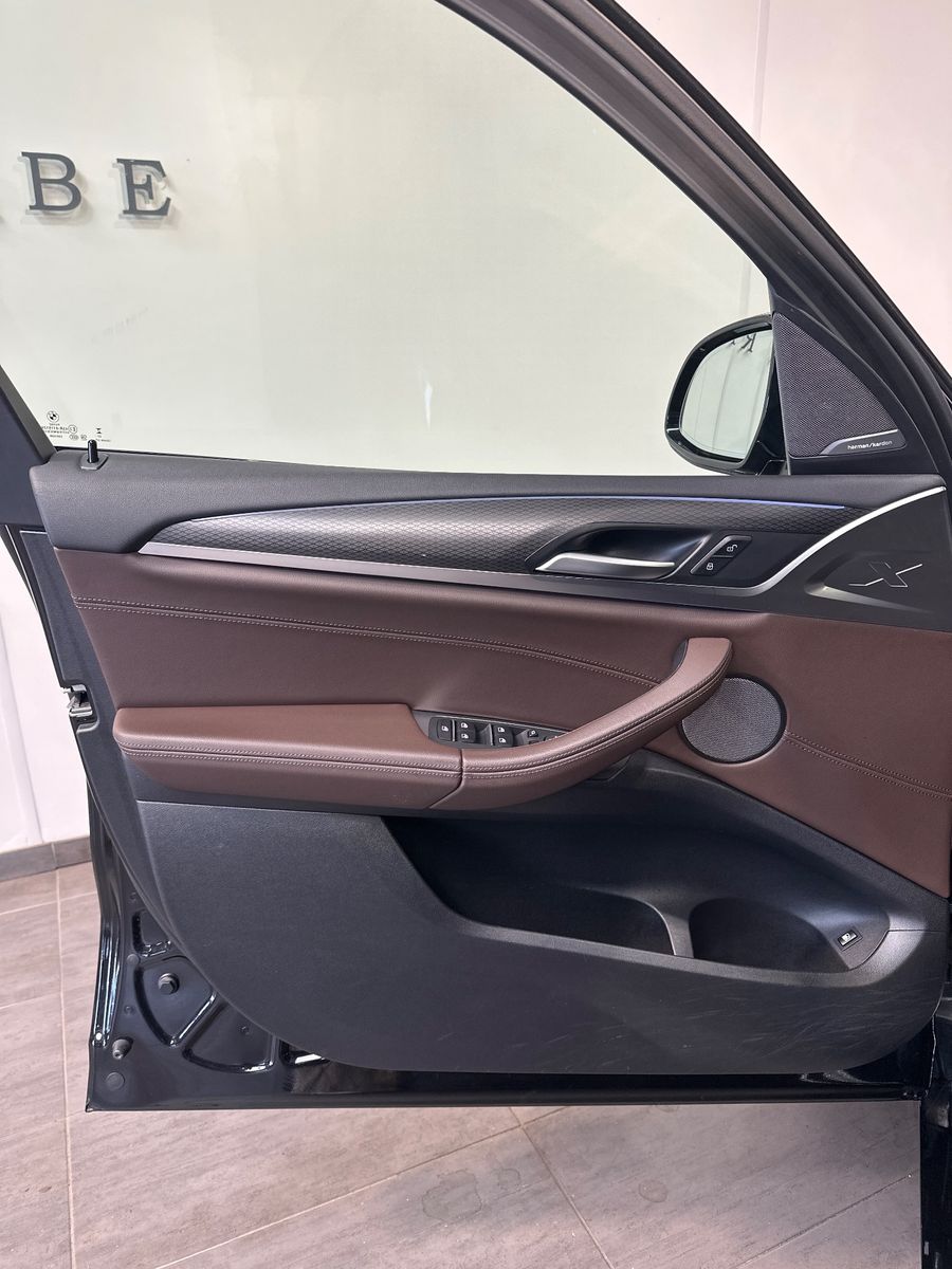 Fahrzeugabbildung BMW X3 xDrive30e M-Sport NAV+LED+PANO+KAMERA+19ZOLL