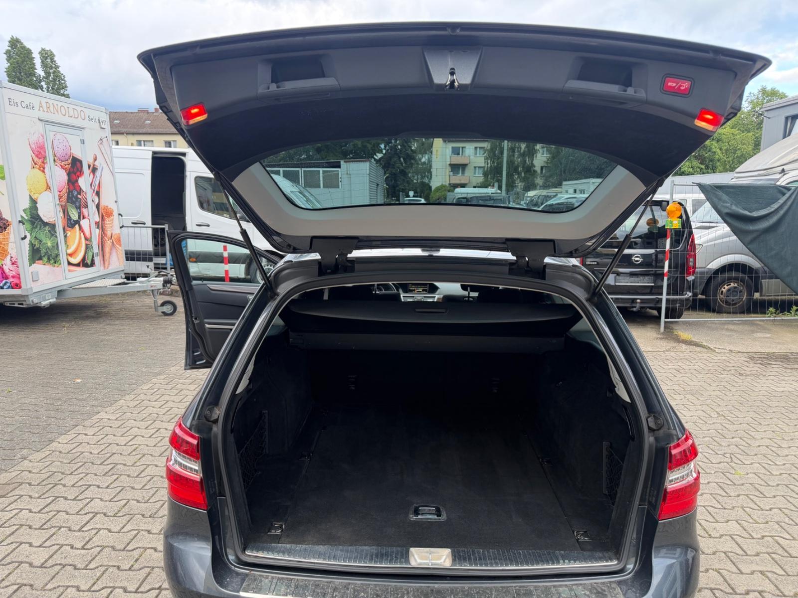 Mercedes-Benz E220 2012 — photo 12