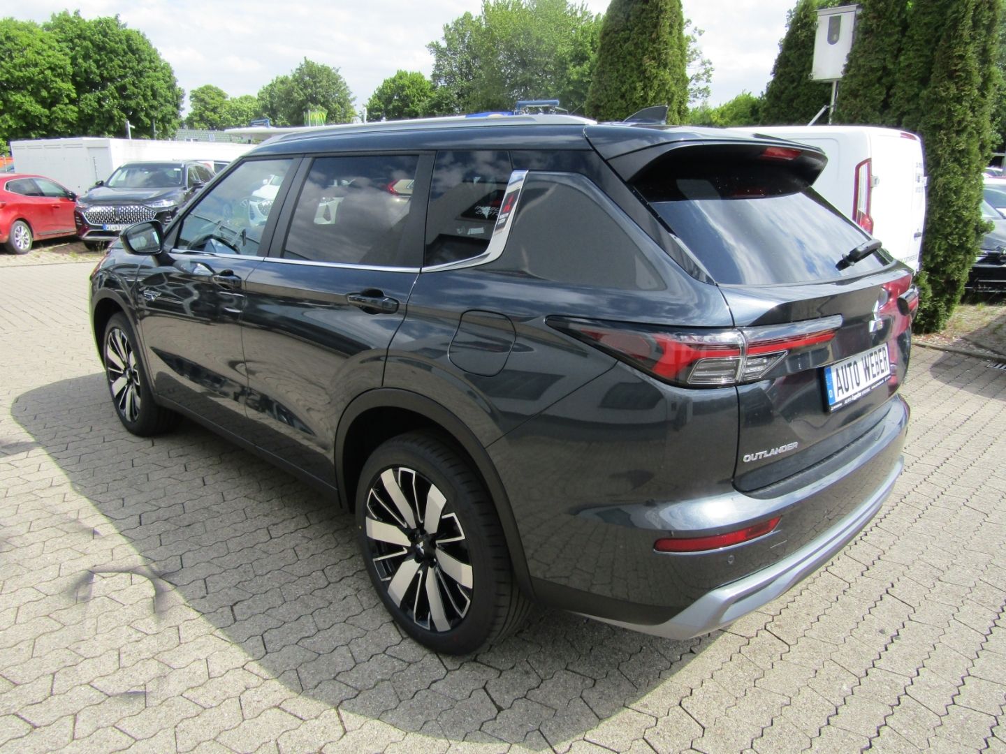 Mitsubishi Plug-in Hybrid Outlander - Bild 3