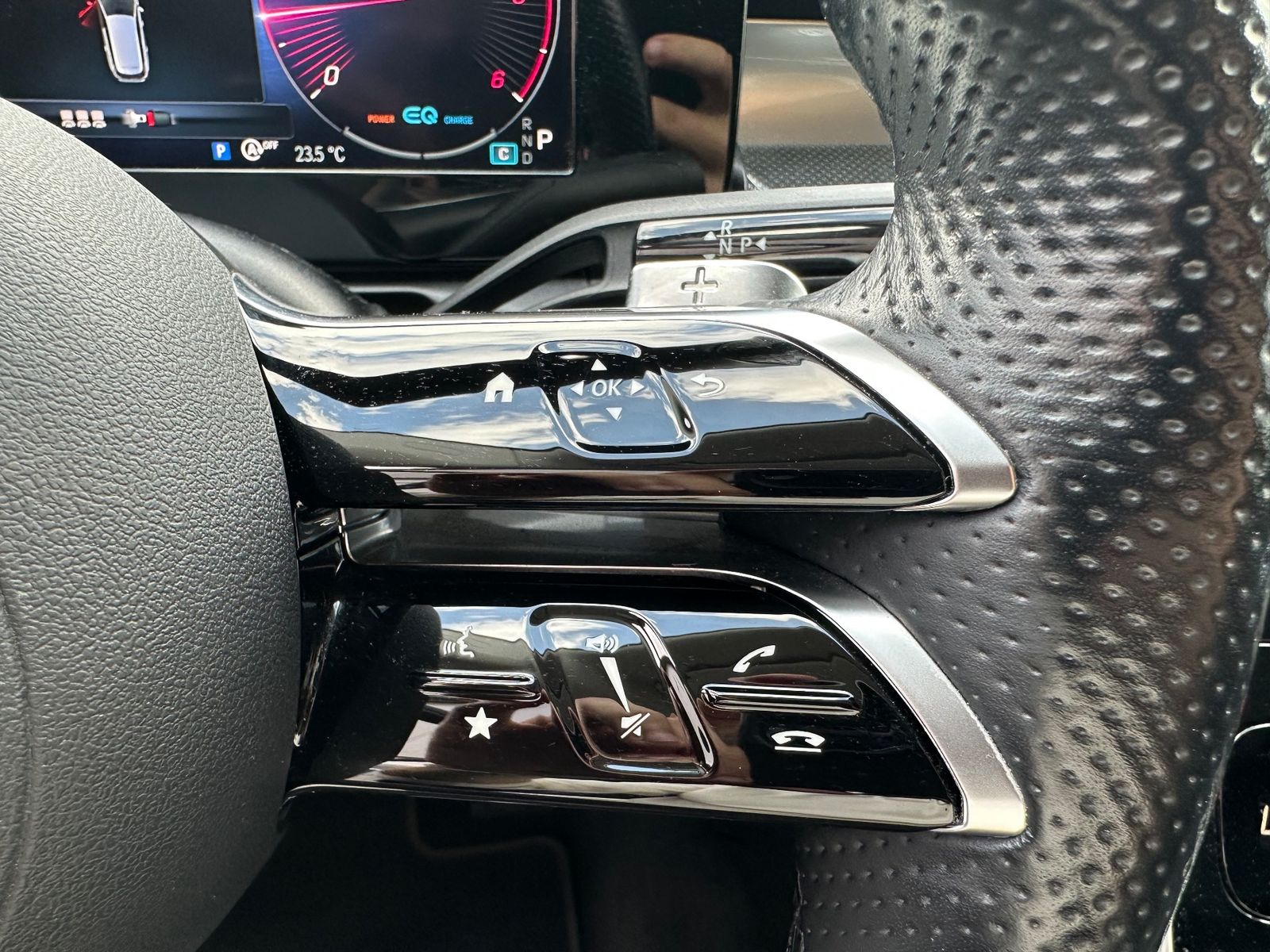 Fahrzeugabbildung Mercedes-Benz C 220 d T AMG-Line Night-Paket NAV+LED+KAM