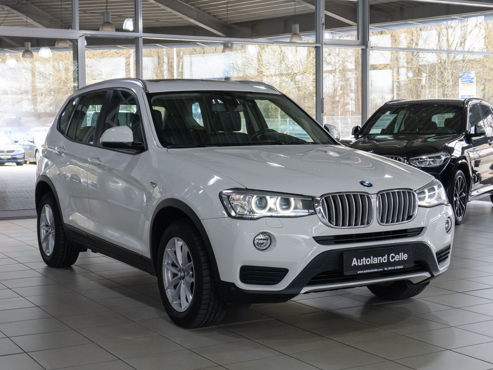 Fahrzeugabbildung BMW X3 xD30d Panorama HUD HiFi Xenon PDC Sport Leder