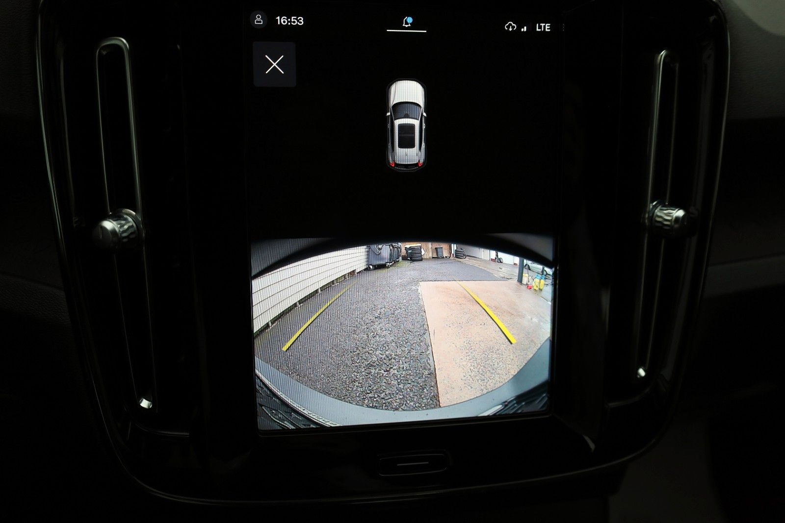 Fahrzeugabbildung Volvo XC40 Plus Recharge Navi,SH,StandHZ,Kamera,ACC