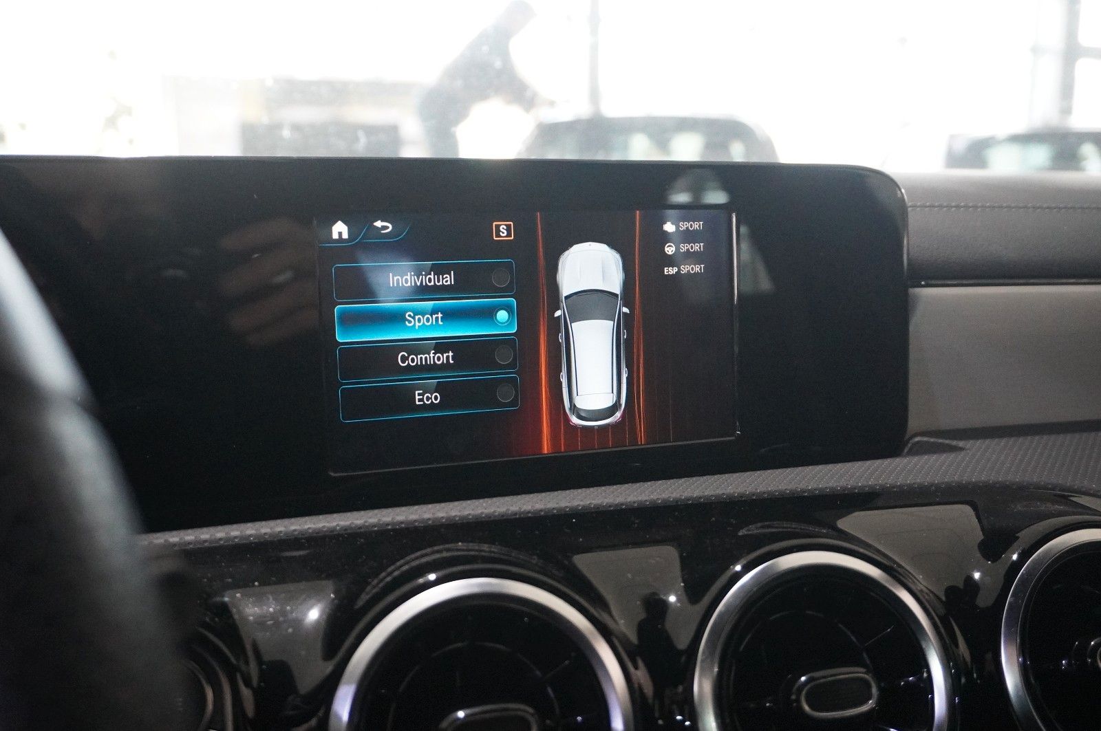 Fahrzeugabbildung Mercedes-Benz CLA SB 200 AMG LINE 7G-DCT NAVI/LED/KAMERA/DAB+