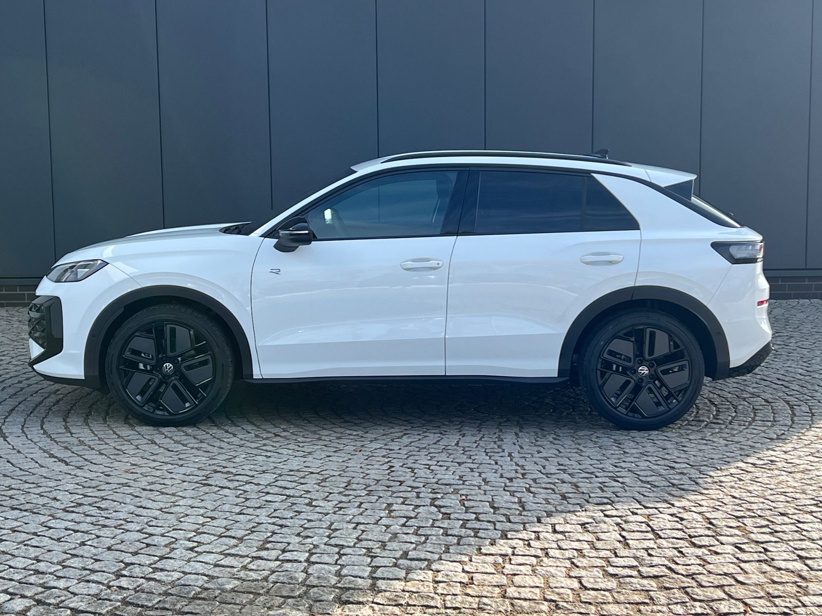 Fahrzeugabbildung Volkswagen T-Roc R-Line 1.5 eTSI DSG *Neues Modell, AHK, Bl