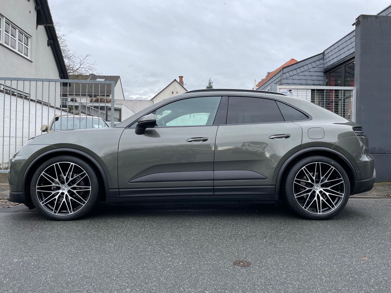 Fahrzeugabbildung Porsche Macan 4 |ACC|22"|Pano|3.Disp|SportChrono|PASM|