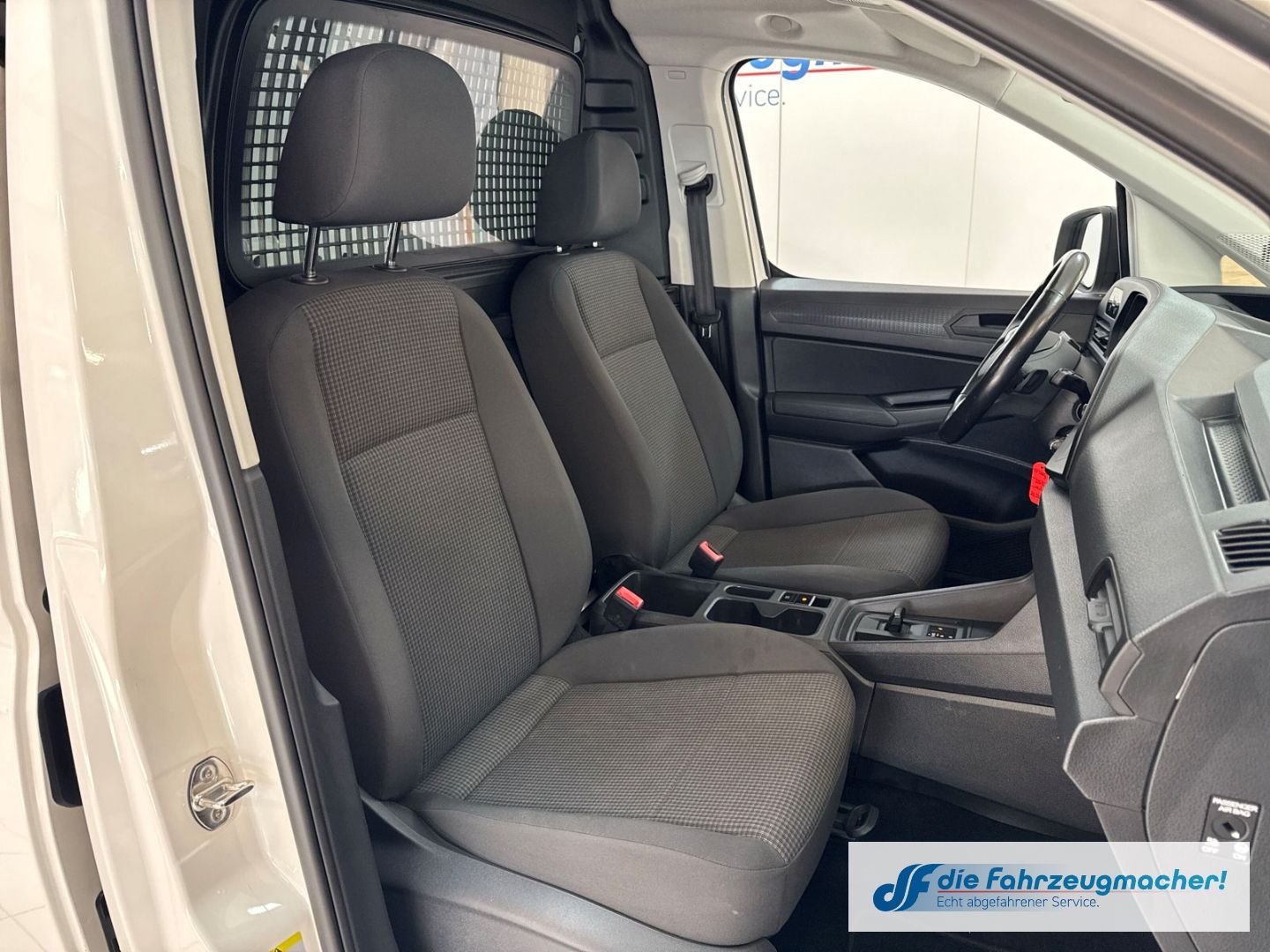 Fahrzeugabbildung Volkswagen Caddy Cargo Maxi DSG AHK 25tkm Temp PDCv+h El. P