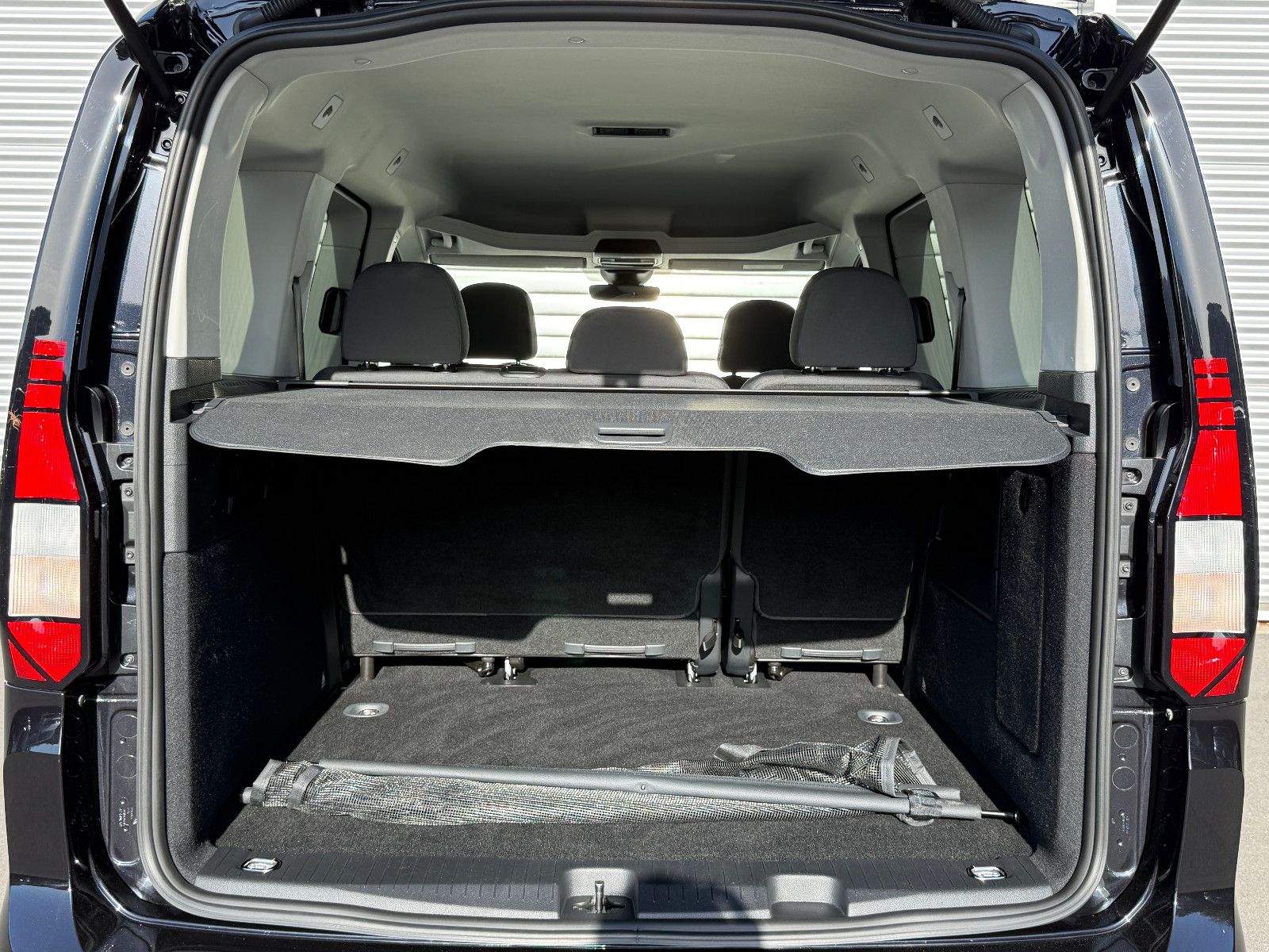 Fahrzeugabbildung Volkswagen Caddy Life ACC AHK Blis Navi LED Kamera SHZ