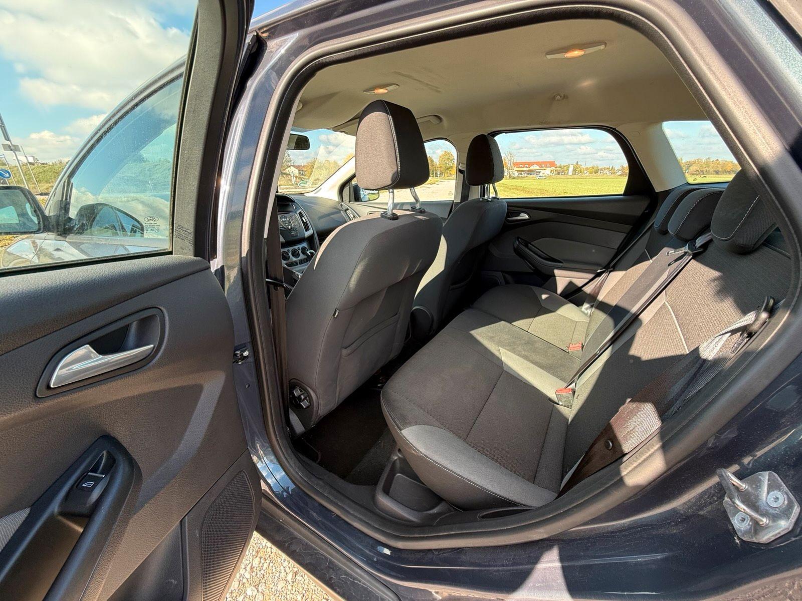 Ford Focus 2014 — photo 15