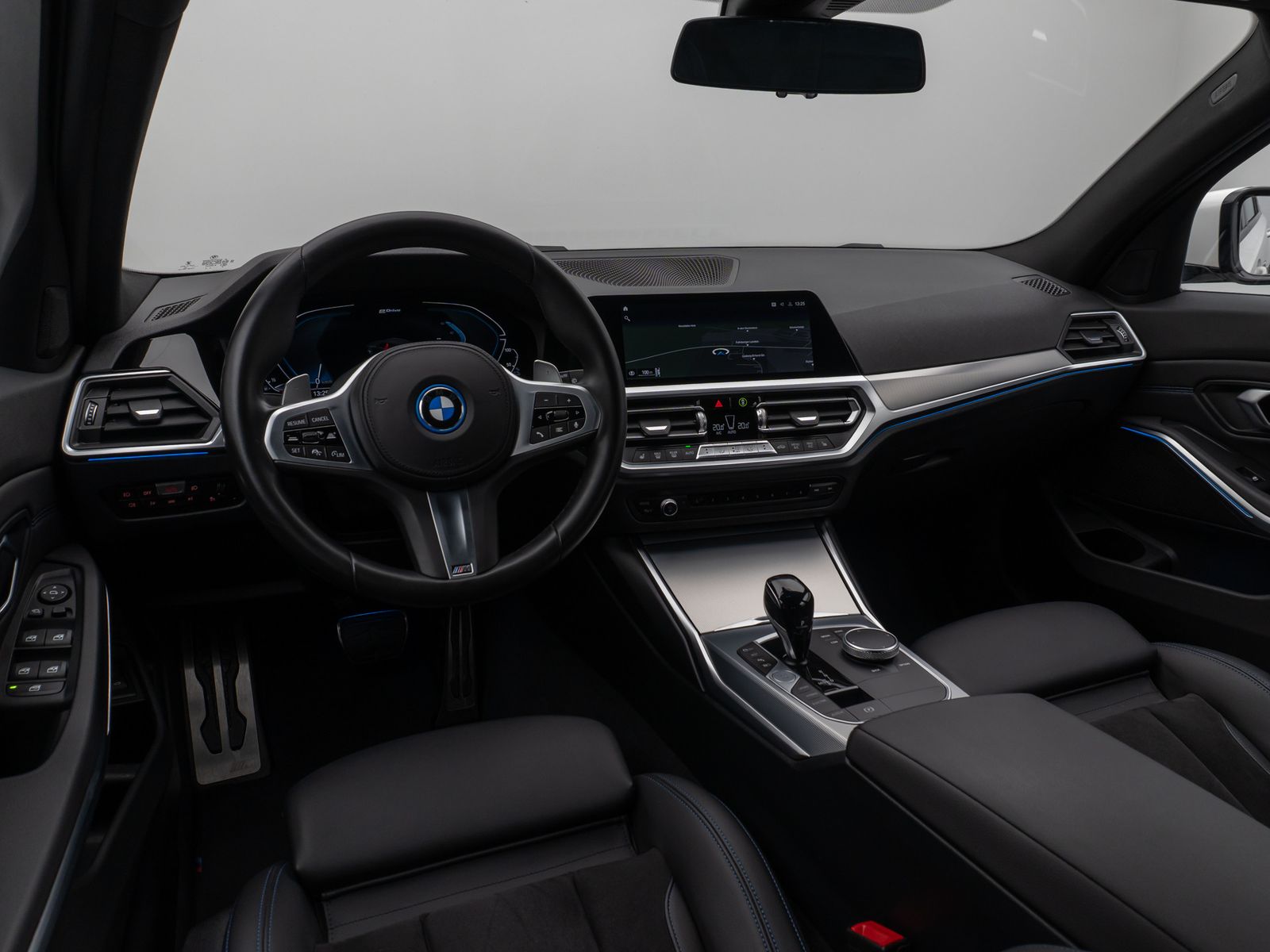 Fahrzeugabbildung BMW 320e xD M Sport 360°DAB HiFi Stop&Go Komfort LED