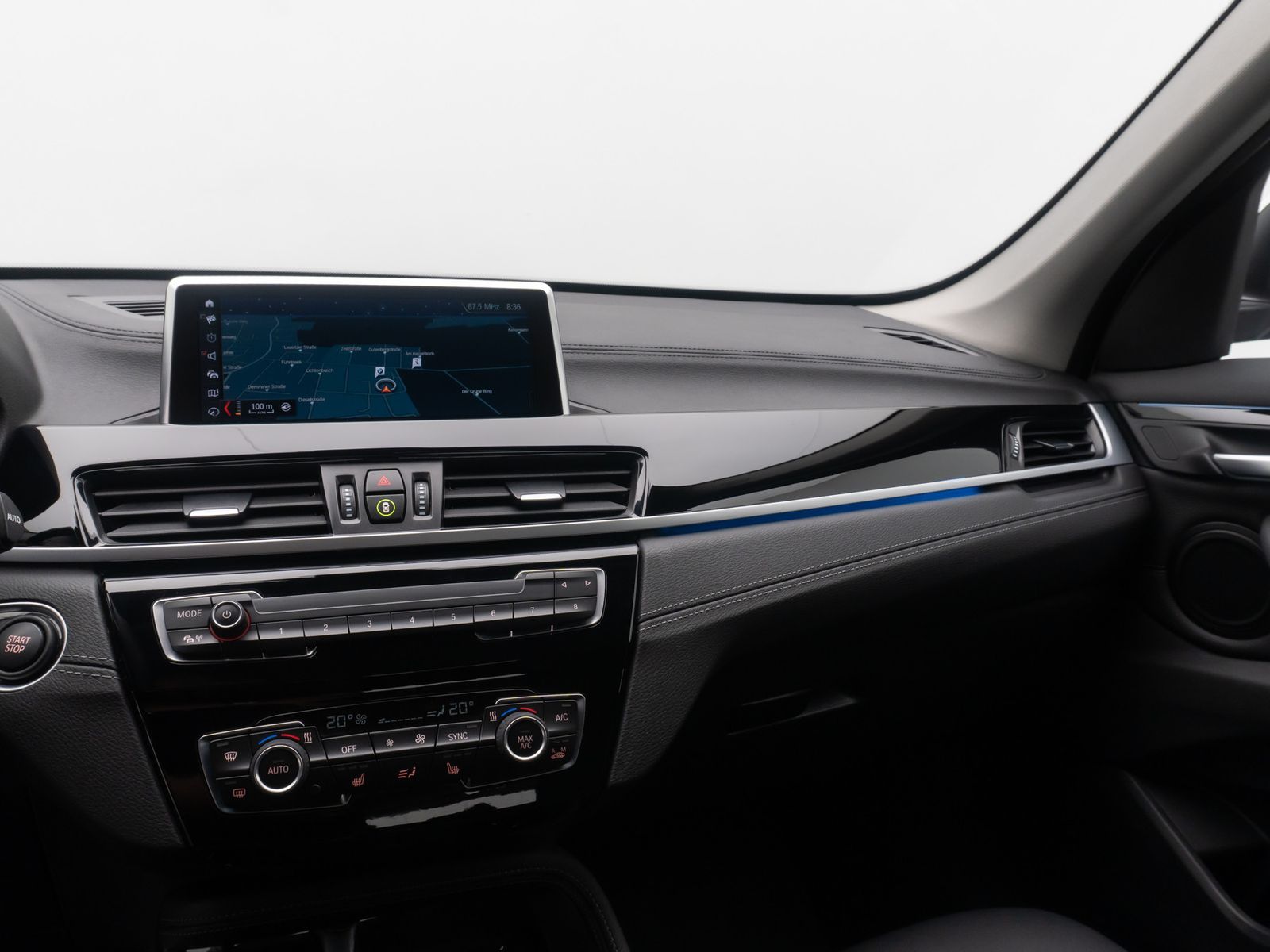 Fahrzeugabbildung BMW X1 xD25e Sport Line ParkAss DAB Navi LED 18Zoll