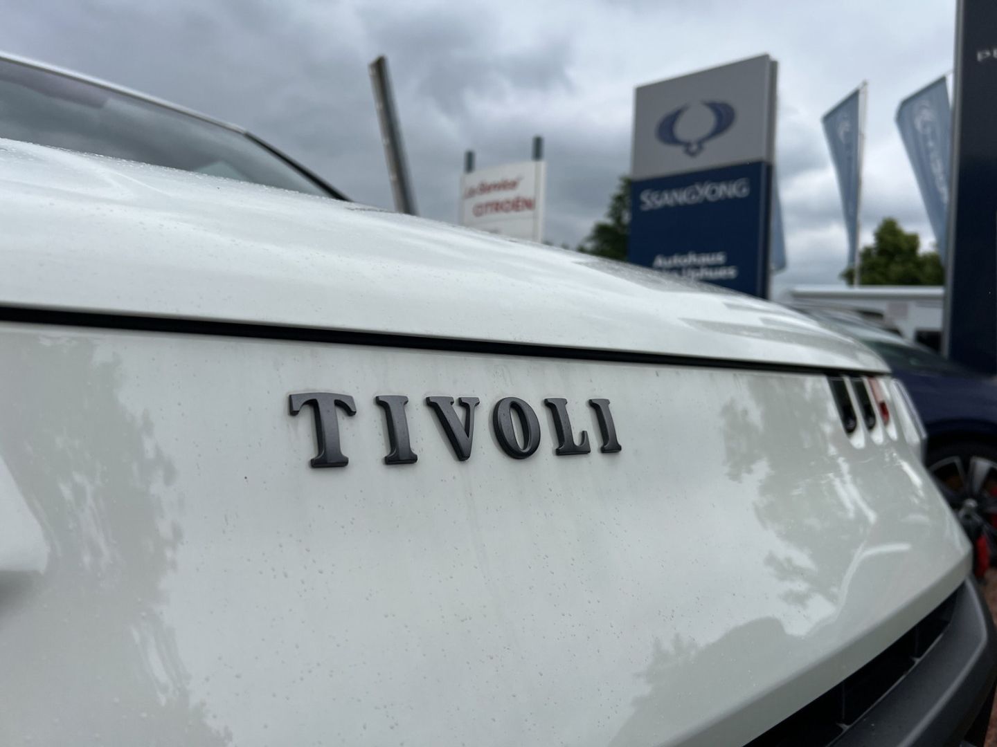 Fahrzeugabbildung KGM Tivoli Nomad MT Navi CarPlay DAB SHZ Spurhalte.