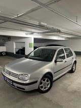 Volkswagen Golf 4 1.6* Klima* Automatikgetriebe* unfallfrei - Volkswagen Golf aus 2000: Kombi