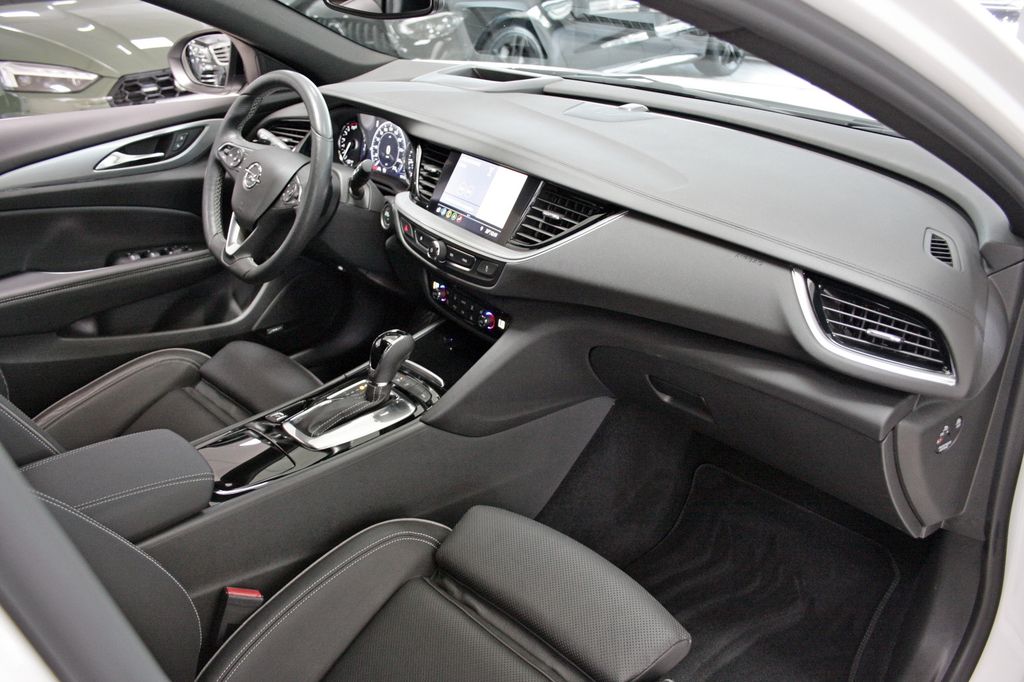 Opel Insignia B Sports Tourer GSi LED 4x4 AHK MASSAGE