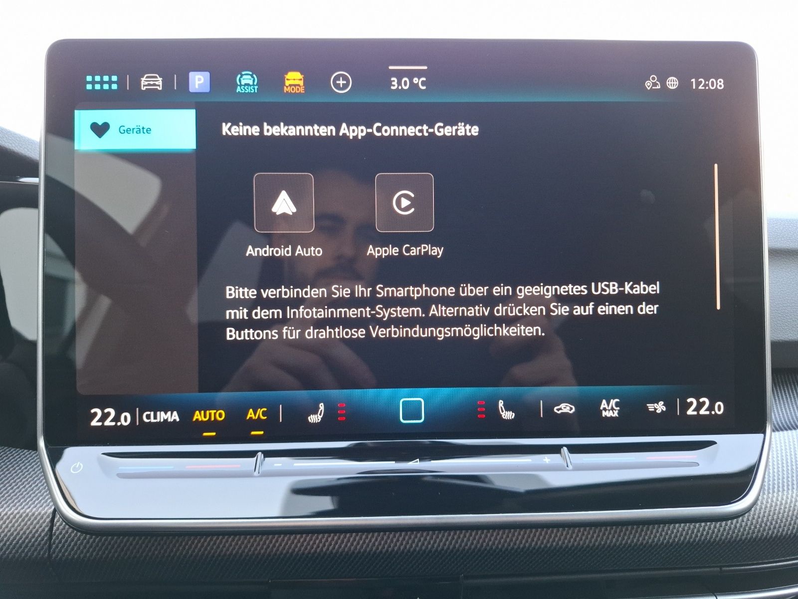 Fahrzeugabbildung Volkswagen Golf VIII Variant eTSI R-Line DSG LED AHK Navi H