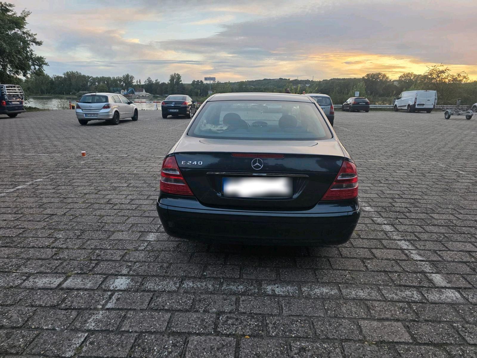 Mercedes-Benz E 220