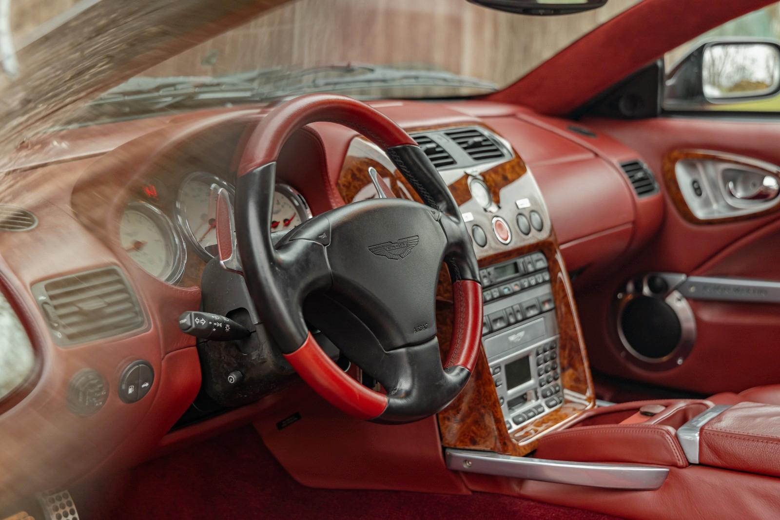 Aston Martin Vanquish V12 Vanquish