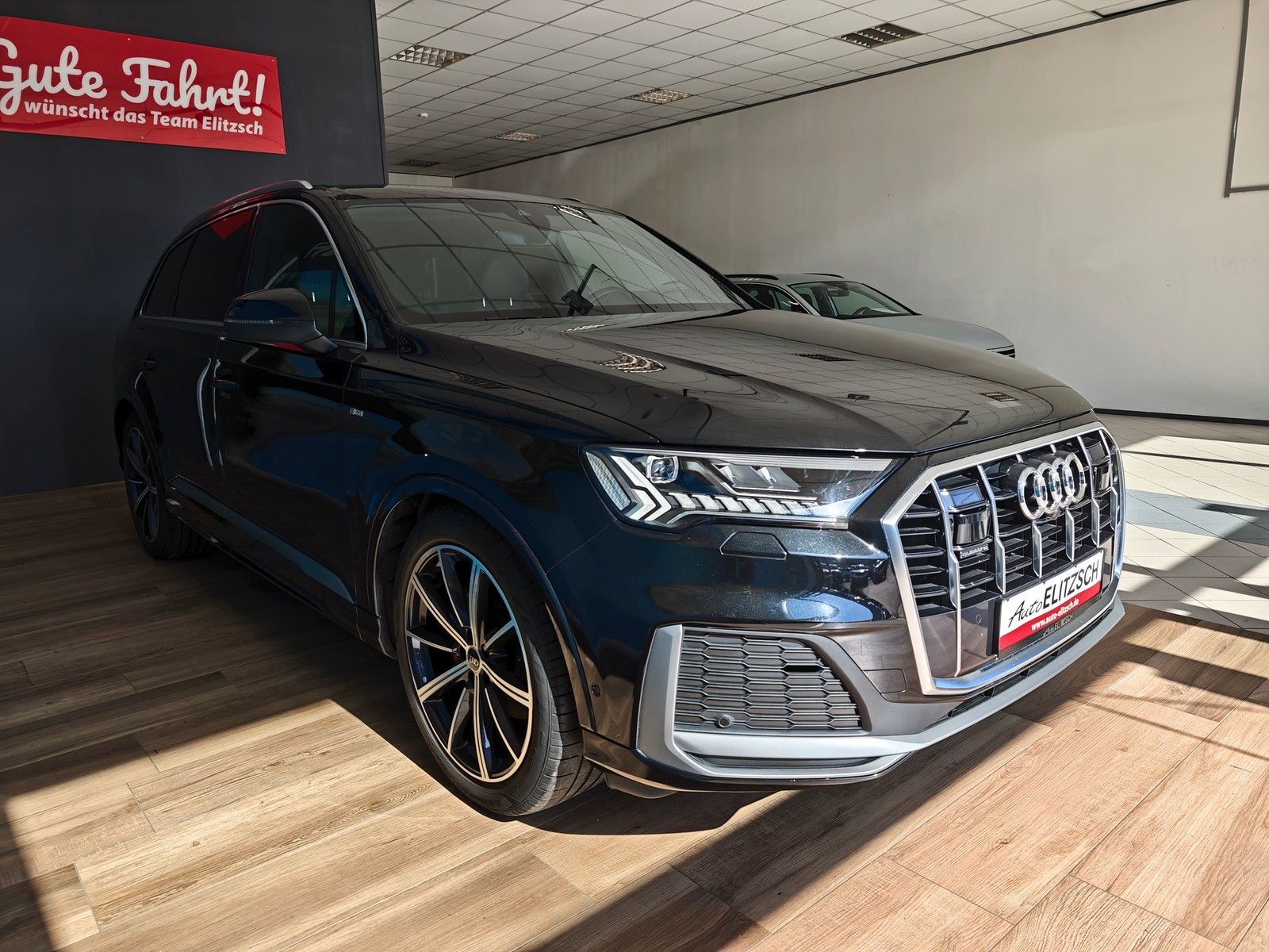 Fahrzeugabbildung Audi Q7 45 TDI quattro S line MATRIX AHK LR ACC NAVI