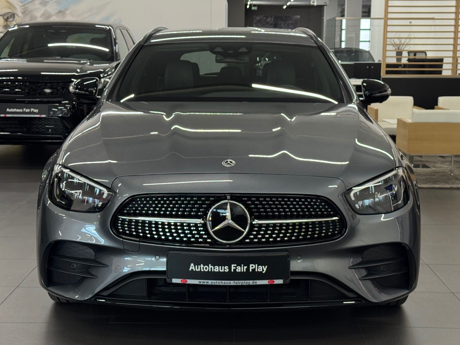 Mercedes-Benz E 300 de T-Mod. AMG/HUD/BURMESTER/WIDE/AHK imagem 2
